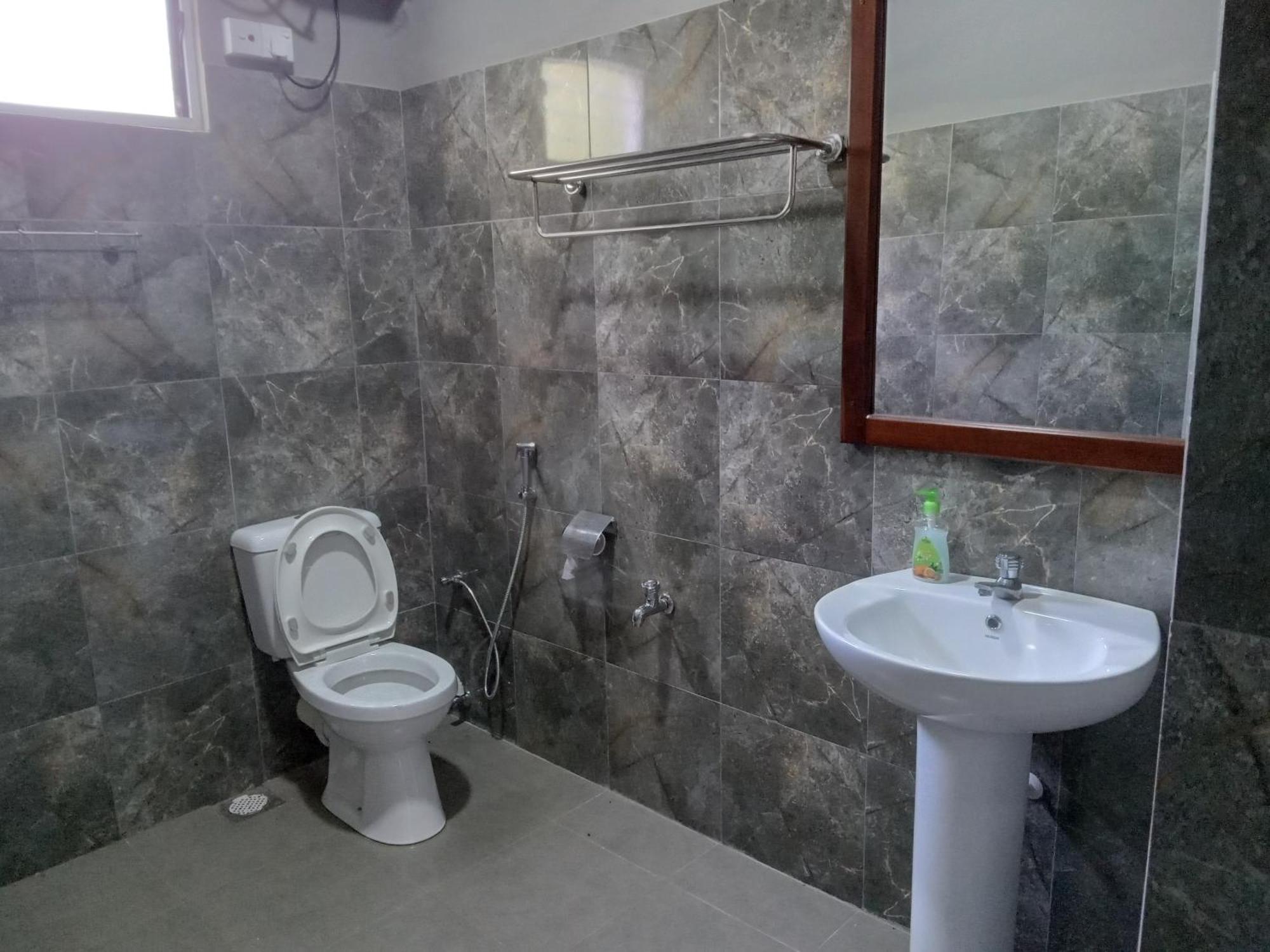 White Rose Safari Home Stay Udawalawe Bagian luar foto