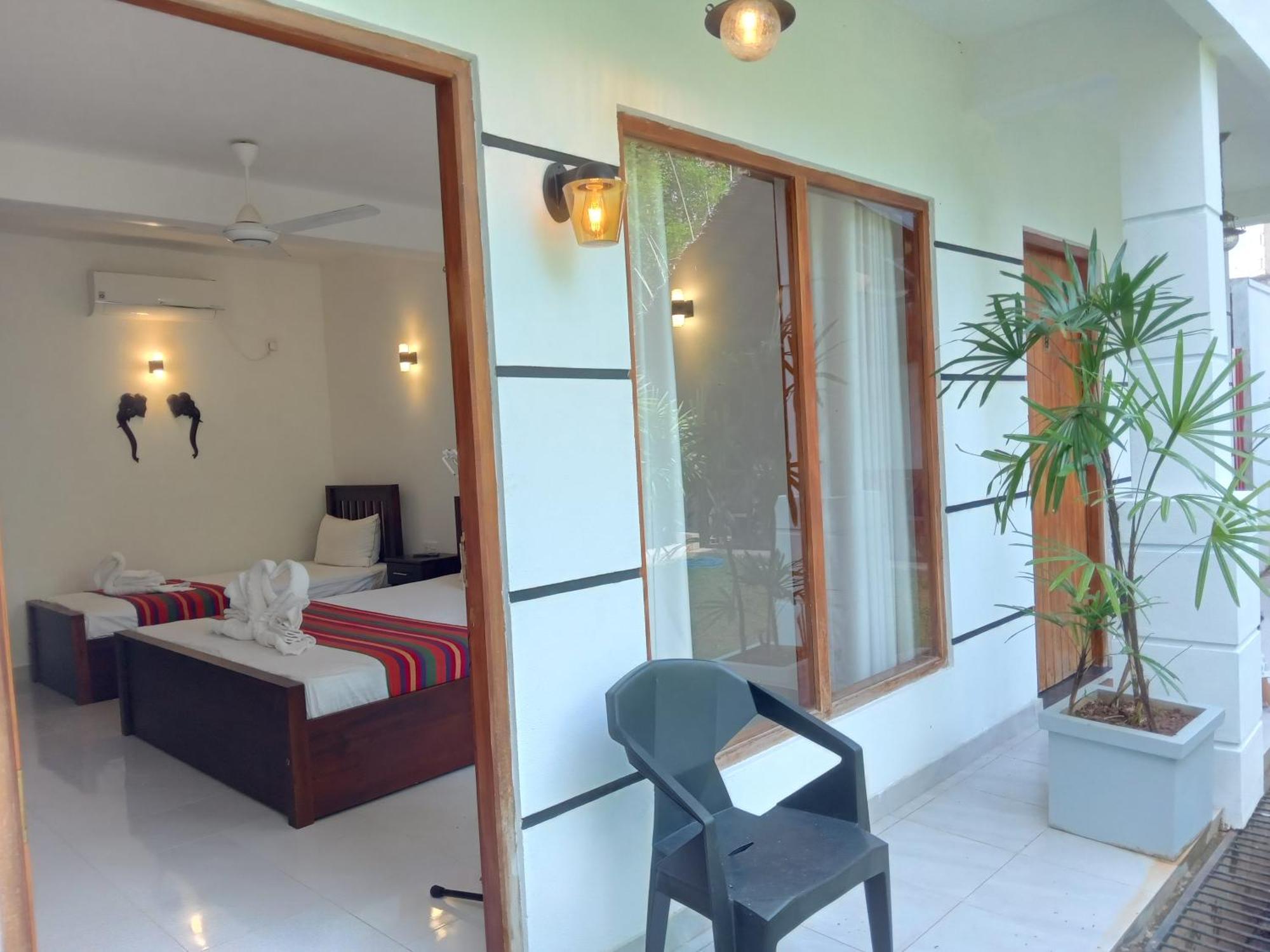White Rose Safari Home Stay Udawalawe Bagian luar foto